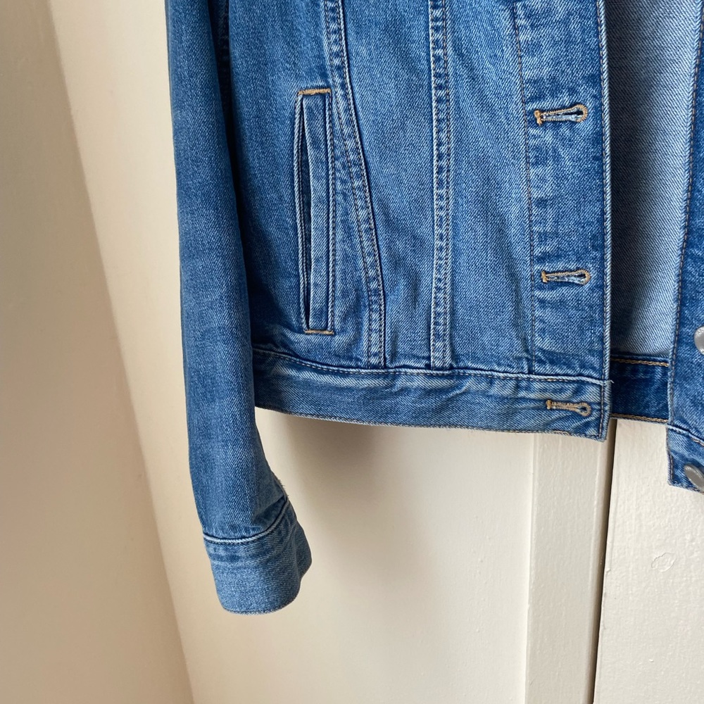 Banana Republic Women’s Denim Jacket - Picture 6 of 8
